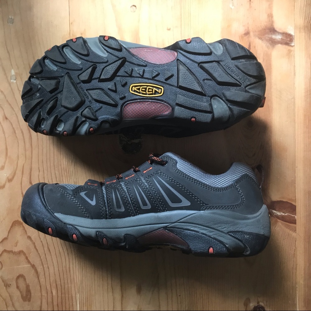 Men's 10.5 Keen Oakridge Hiking Shoes